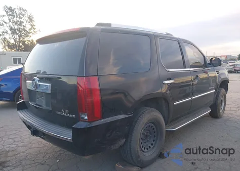 2007 Cadillac Escalade Standard z USA, uszkodzony, nr VIN 1GYEC63877R380049